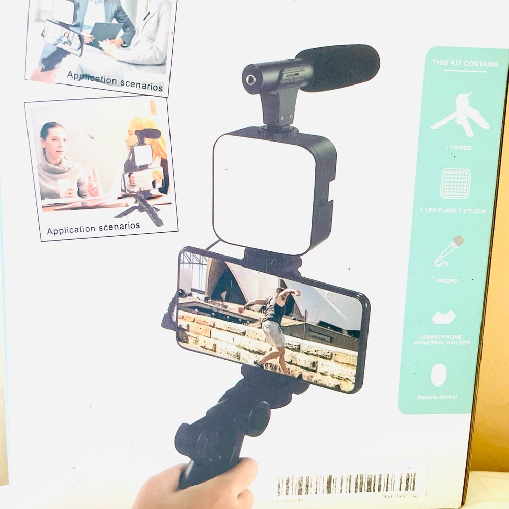 Smartphone Vlogging Kit with LED Light and Microphone - Black